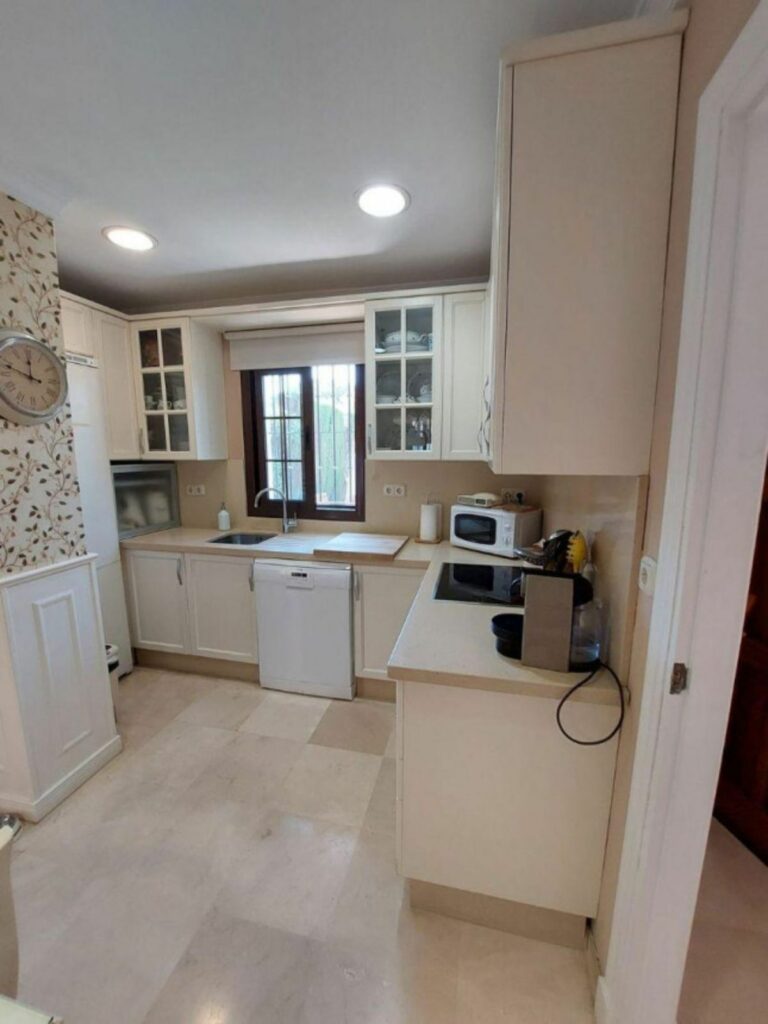 a1040e3f00ba4f5f4ead87ddf8778e07 - 4