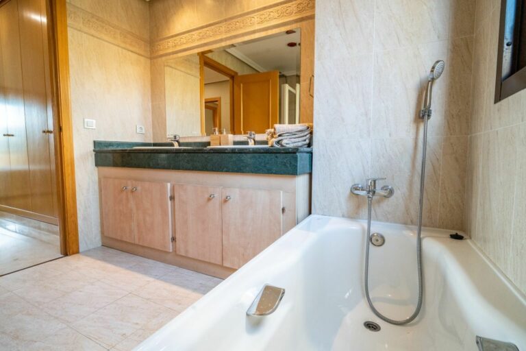 37e89ea792362a5bb2ef24b186b1e559 - 7