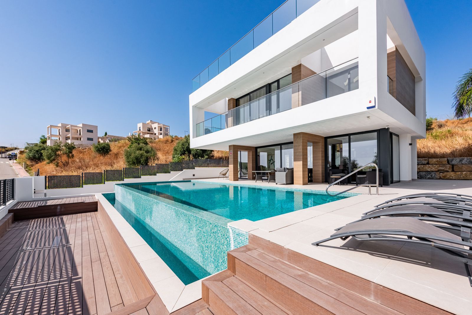 09858aa4bbc26a33957c2993a1cd142b - 3