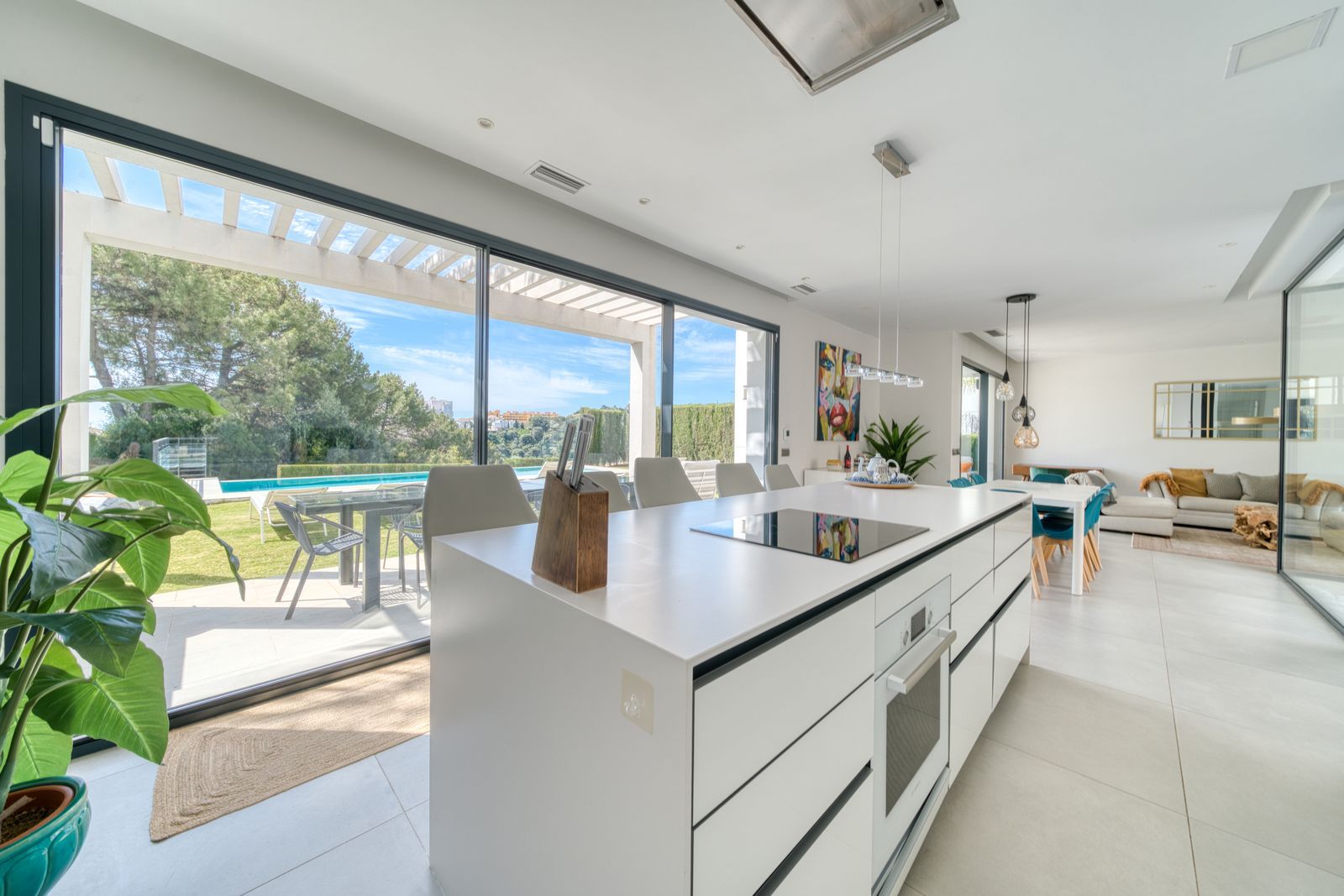 e0b514bf7da15bc522868d4c1a990f5e - 10