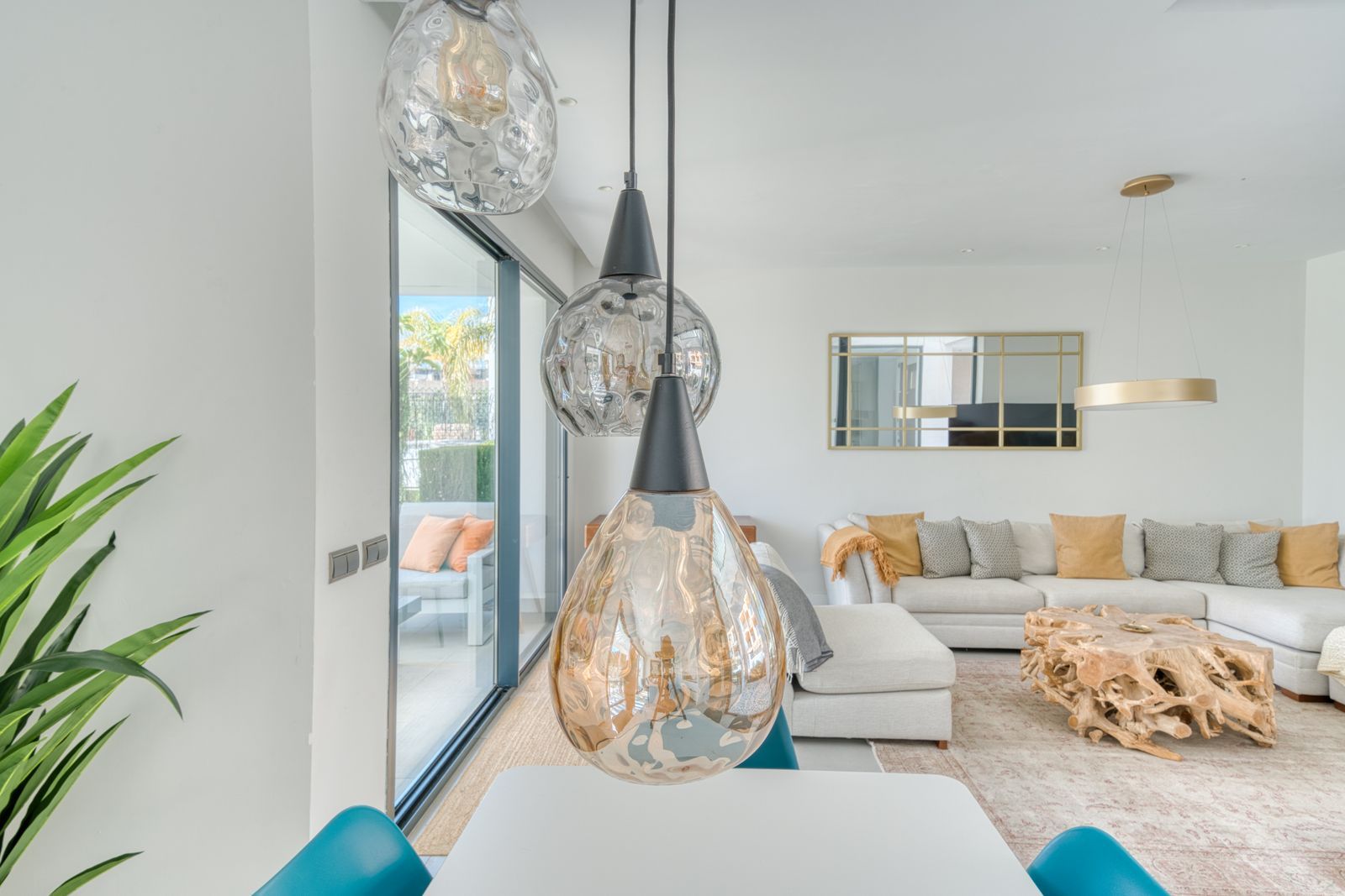 e0b514bf7da15bc522868d4c1a990f5e - 11