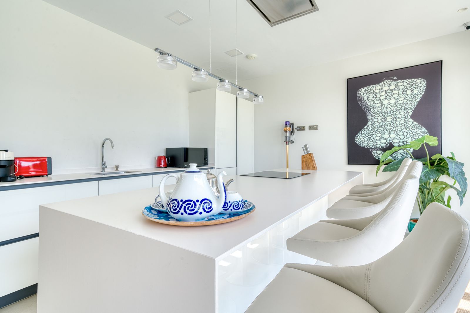 e0b514bf7da15bc522868d4c1a990f5e - 13