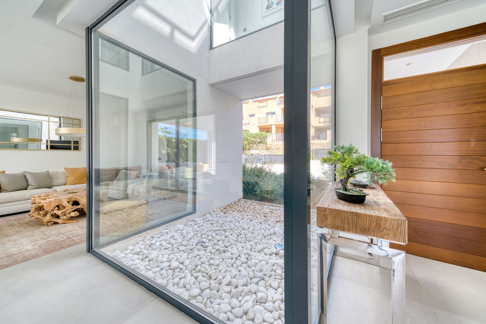 e0b514bf7da15bc522868d4c1a990f5e - 15