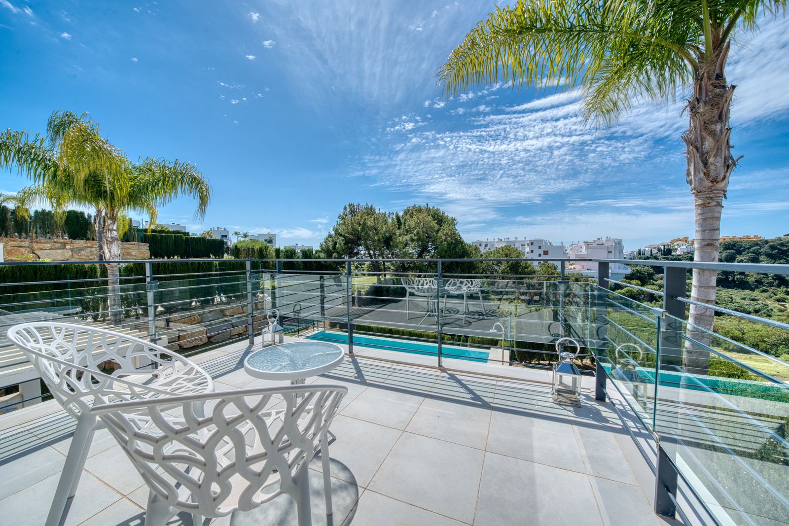 e0b514bf7da15bc522868d4c1a990f5e - 2