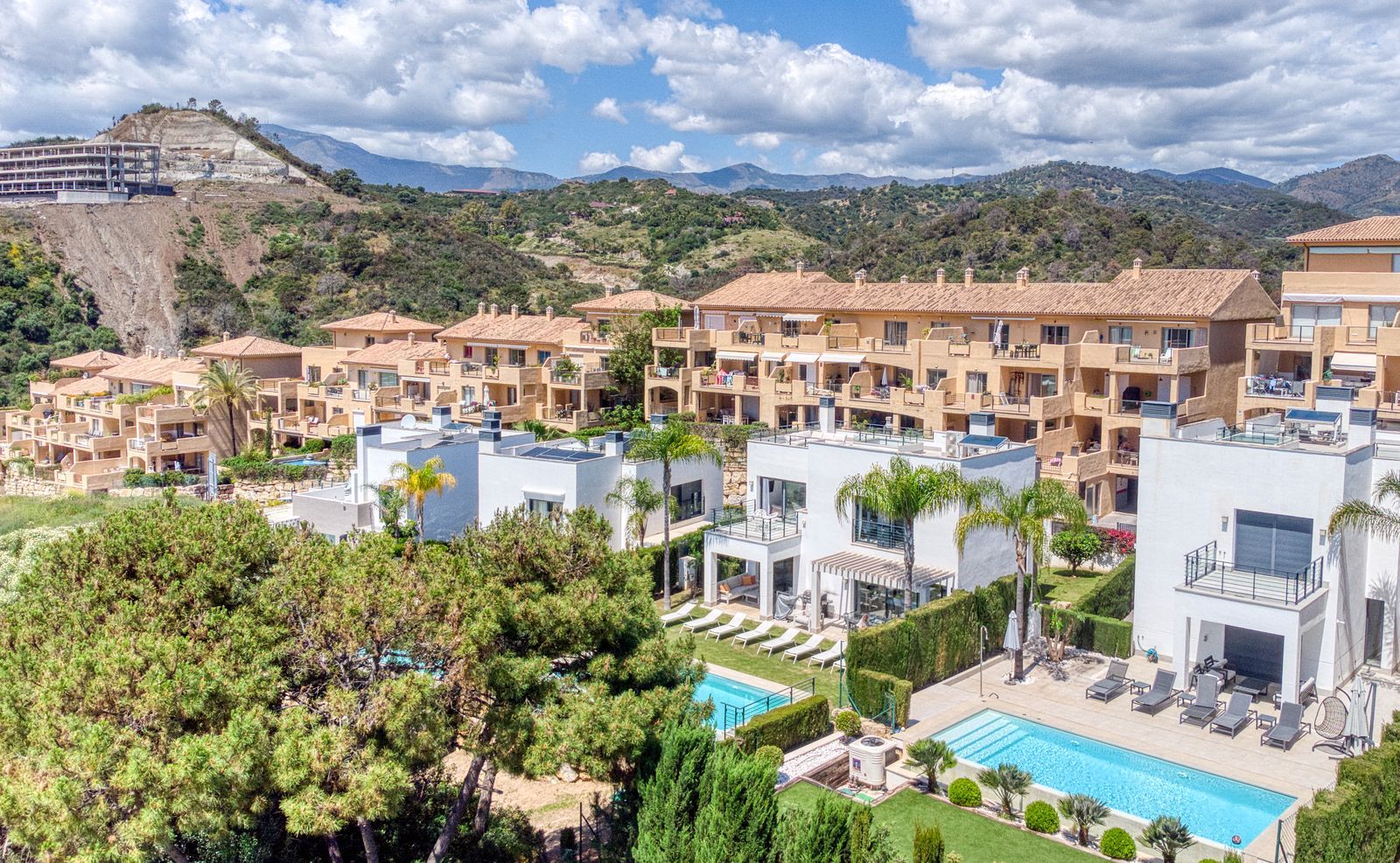 e0b514bf7da15bc522868d4c1a990f5e - 3