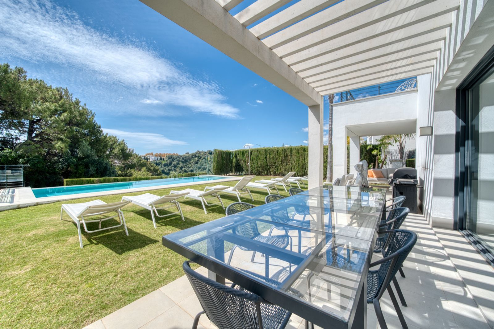 e0b514bf7da15bc522868d4c1a990f5e - 8