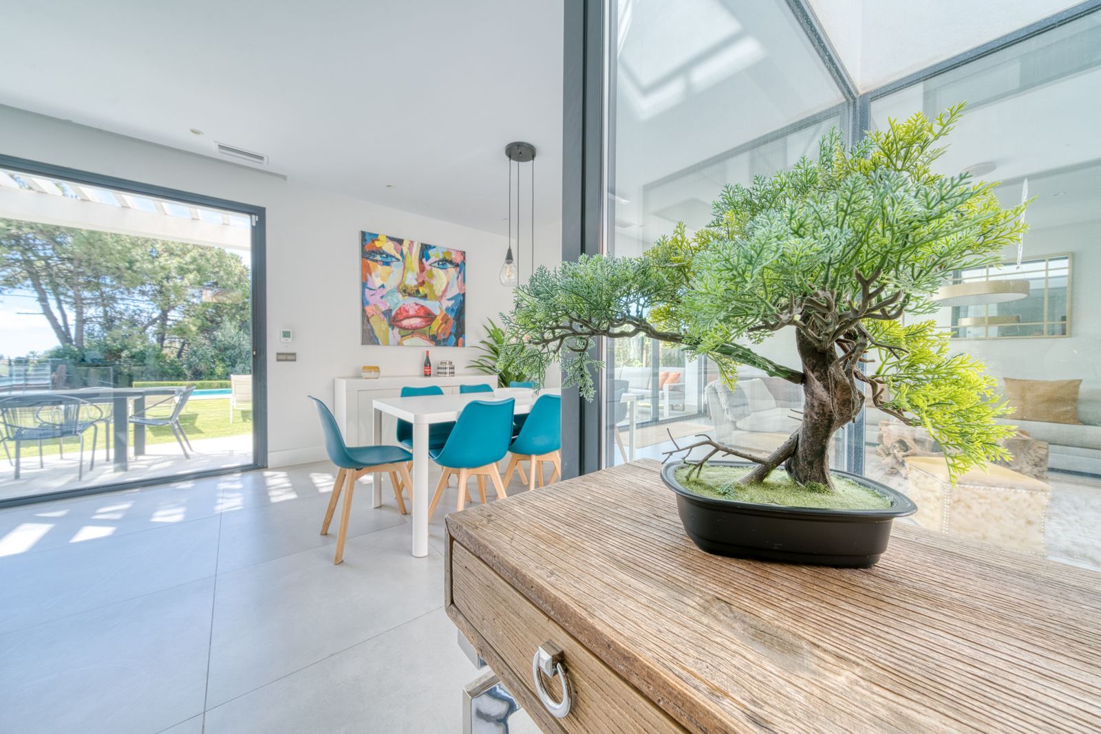 e0b514bf7da15bc522868d4c1a990f5e - 9