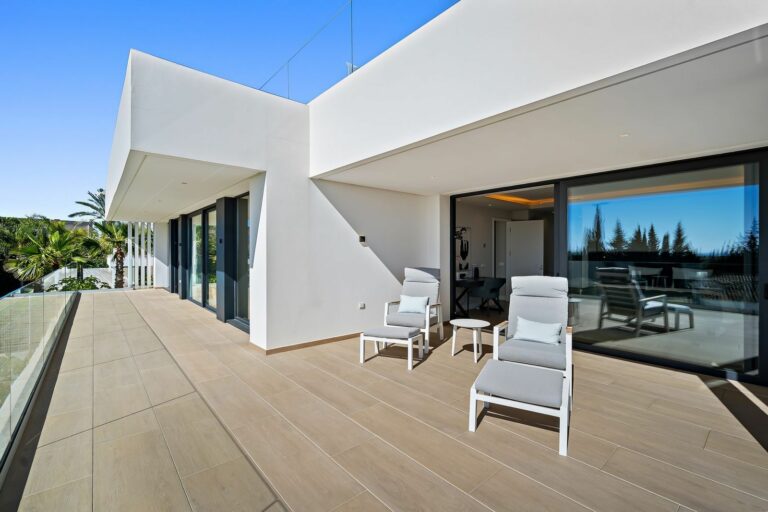 02c596b13676367468d50f09d12093b5 - 12