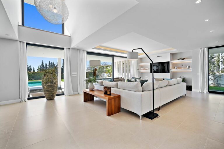 02c596b13676367468d50f09d12093b5 - 8