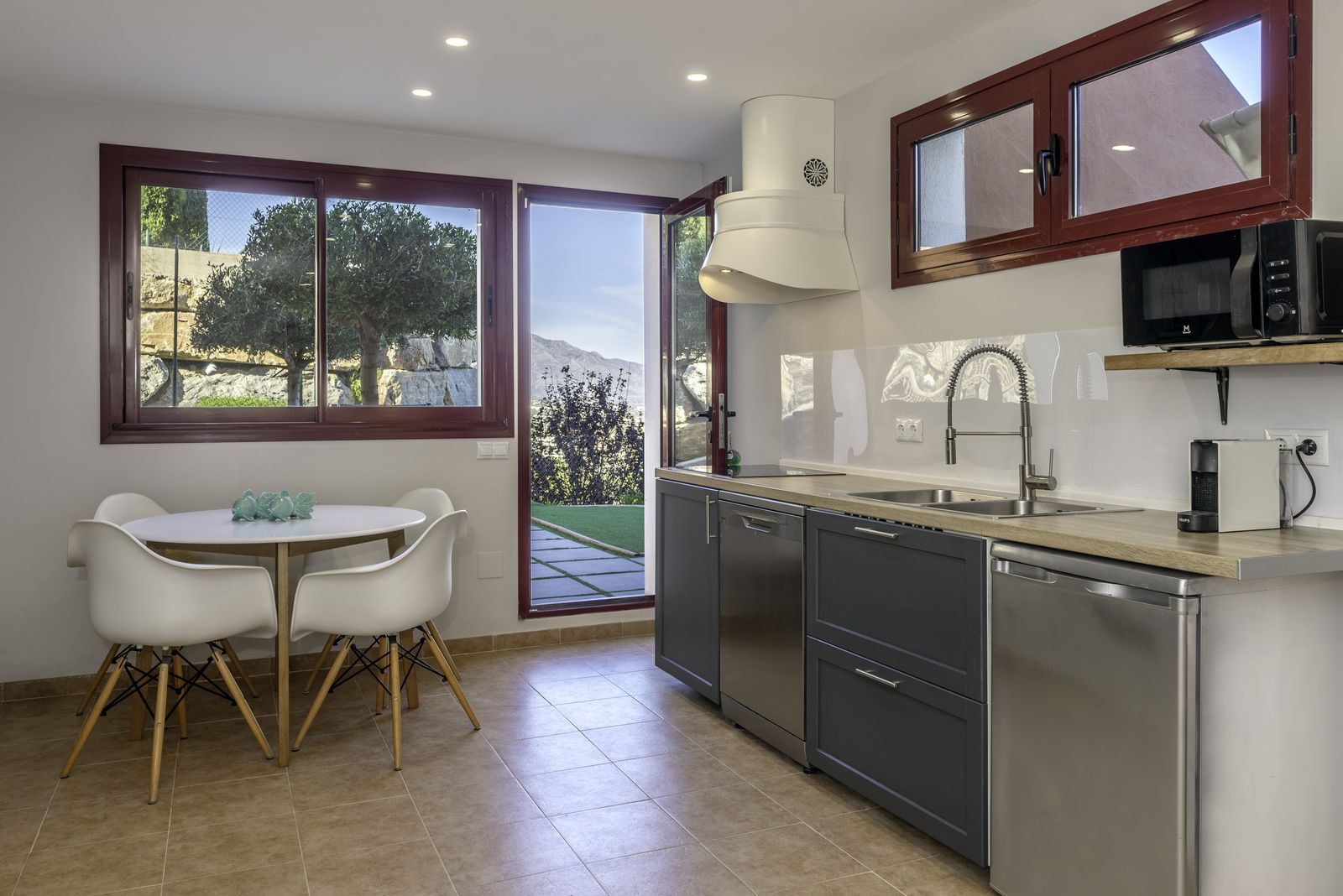 56ff83ab9f695c31f3eb5cf043338e36 - 16