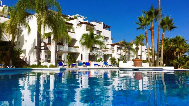 cb8f75ab21b4411acd1625543c073798 - 1