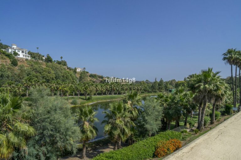 ed3f1373247d151727bece41143657c3 - 1