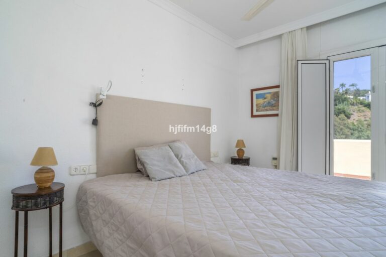 ed3f1373247d151727bece41143657c3 - 10