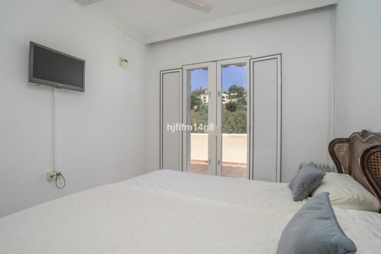 ed3f1373247d151727bece41143657c3 - 16