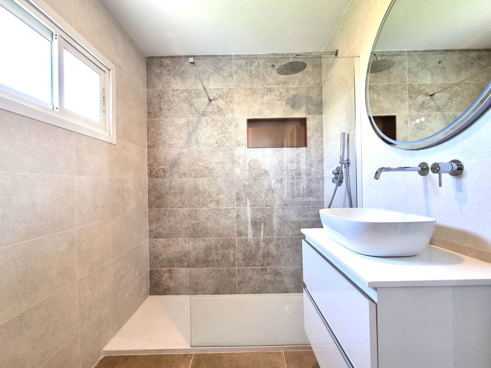 00150f27c9c689bd065b63d9765450d5 - 11