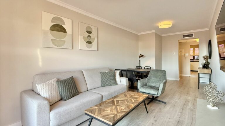 0018aad57330ec8a814c8595c9227a08 - 8