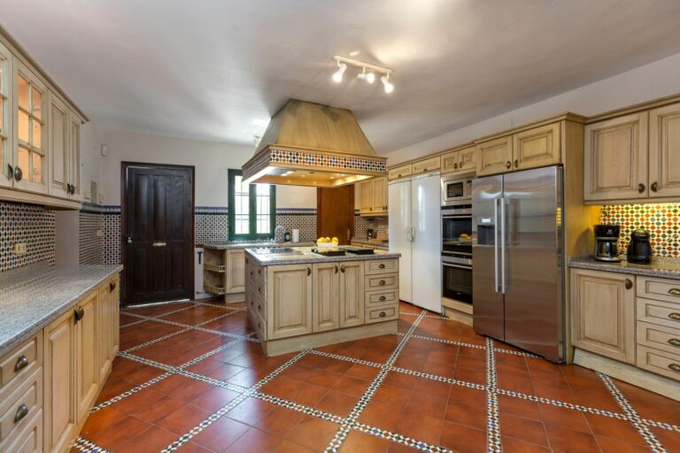 0c95f256ba08643ddd49c1a7ae1cd0a0 - 12