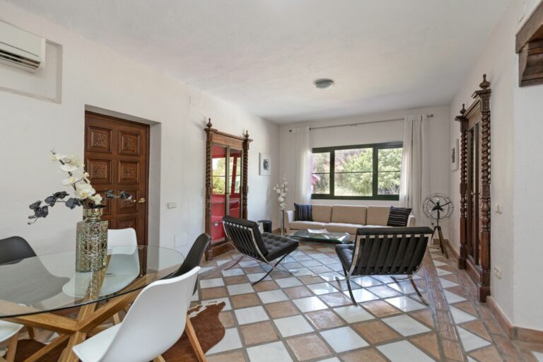 0c95f256ba08643ddd49c1a7ae1cd0a0 - 16