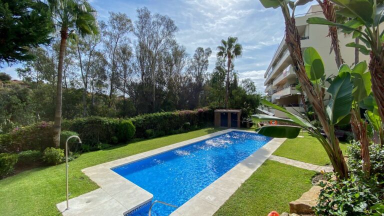 1300b8fbf5e1a5d45d5de415d3e40421 - 1