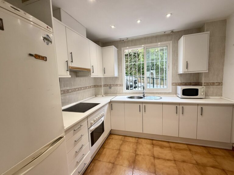 1300b8fbf5e1a5d45d5de415d3e40421 - 6