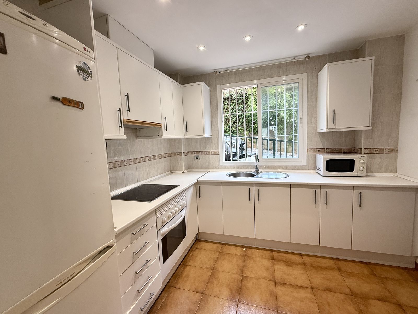 1300b8fbf5e1a5d45d5de415d3e40421 - 6