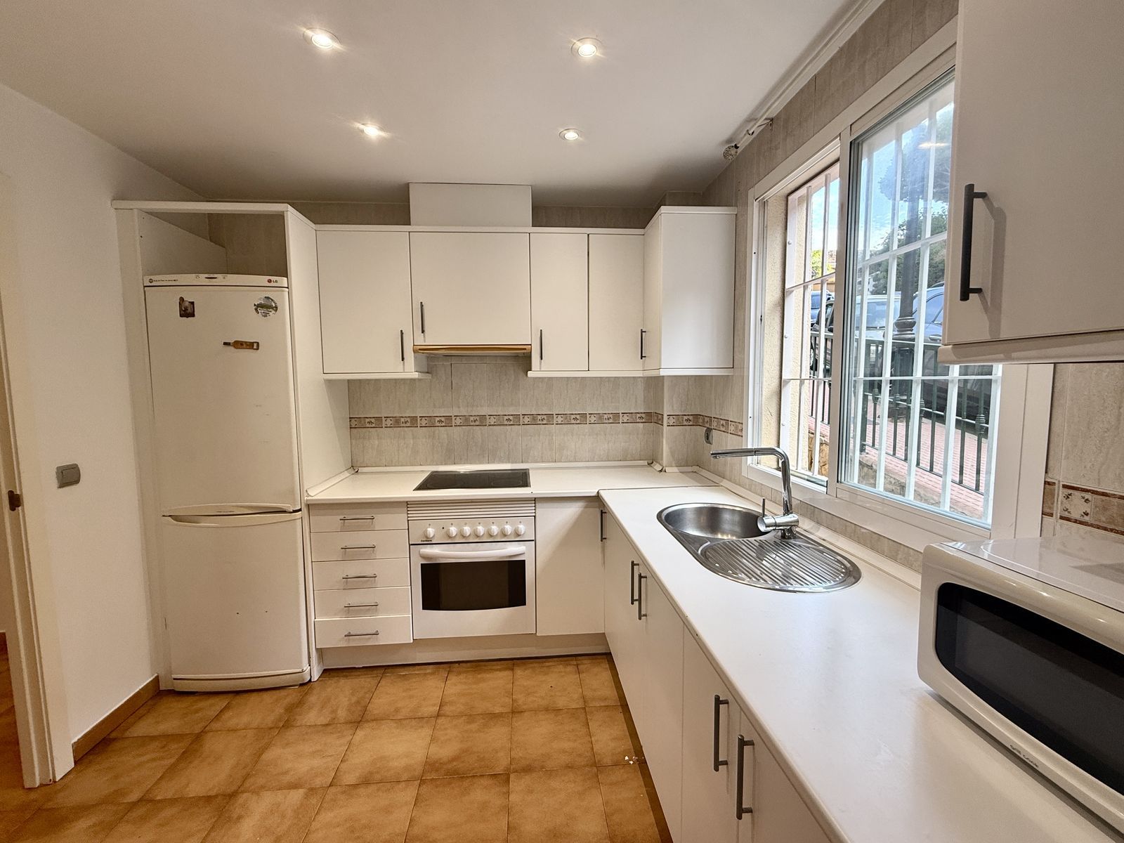 1300b8fbf5e1a5d45d5de415d3e40421 - 7