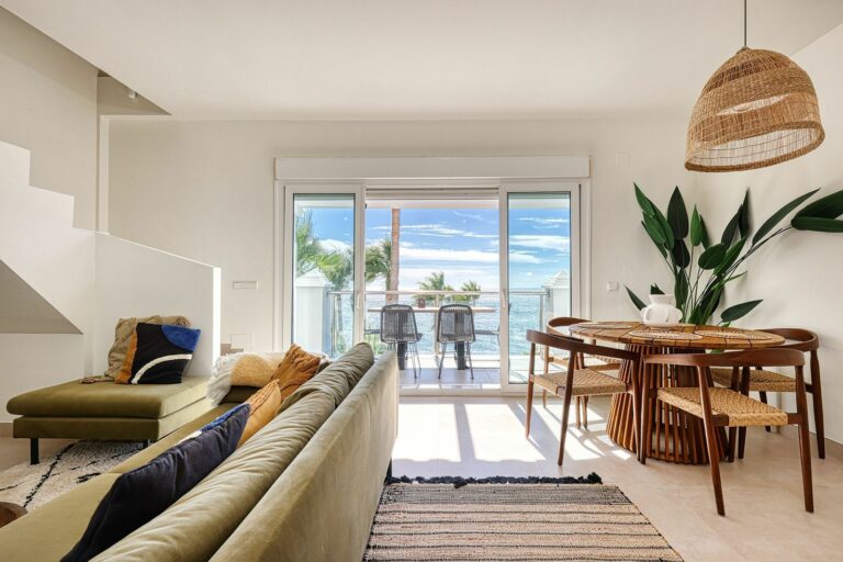 18103b9e776009f546cda4696eb7dd43 - 12