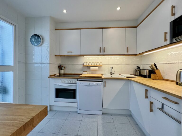 1e32dd5dbc9b059c2e7233a64dee899e - 16