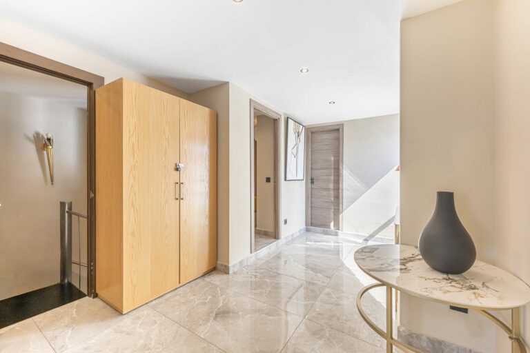 1e4a71a9488ba708390fe9dc98836c4e - 12