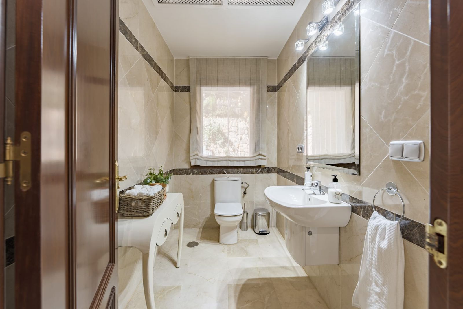 20a756f35fd7343325724ccba3246155 - 11