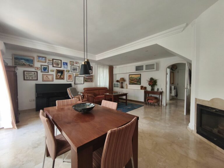 210b2ebfd141e02b42b1c3211d09ae0d - 4