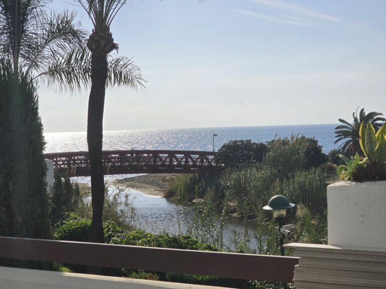 2b1d52b30fd66ccc68584f95b3d1775e - 15