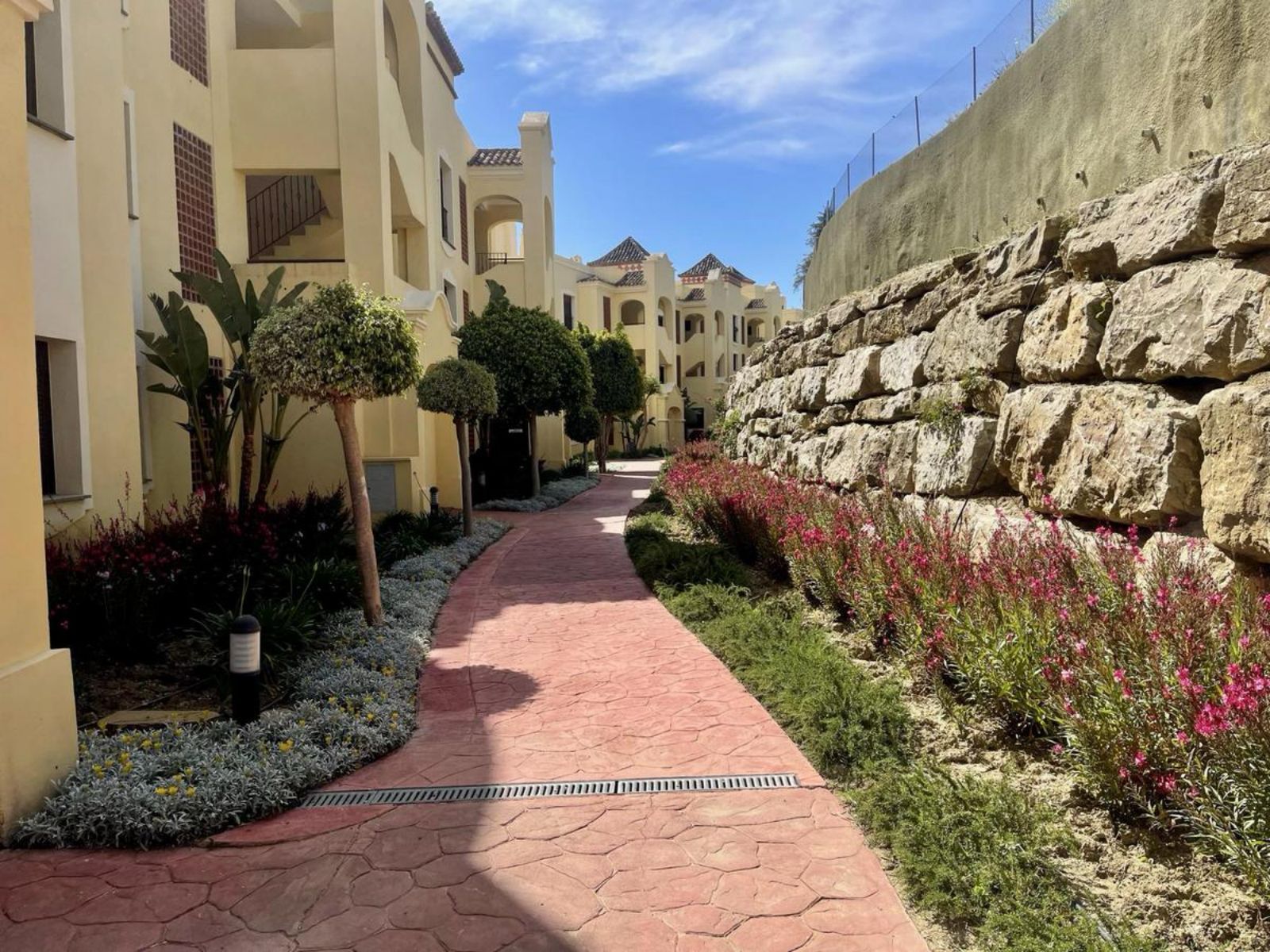 2fbd9141defe54a50f5c54ad9297f1b8 - 10