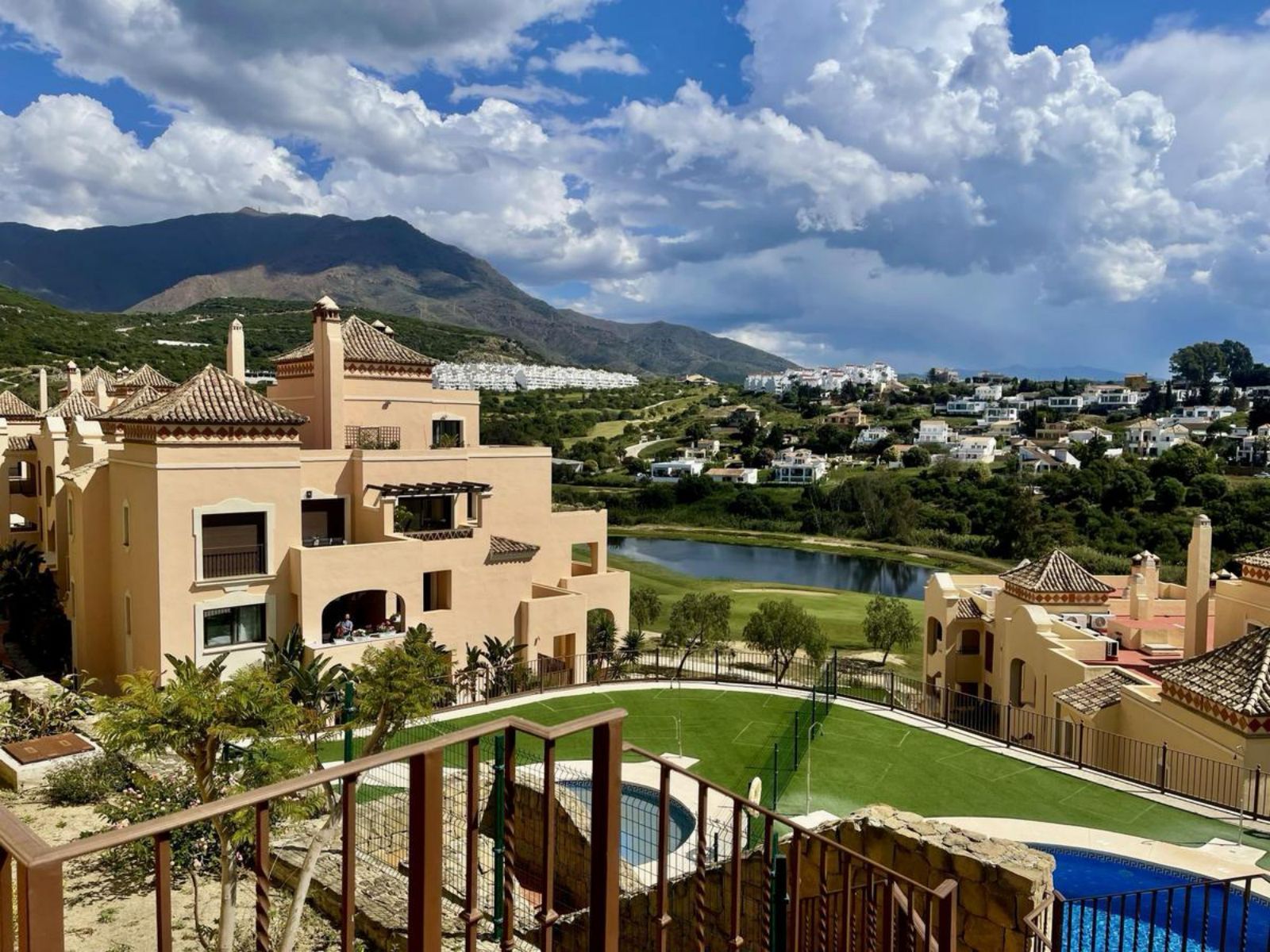 2fbd9141defe54a50f5c54ad9297f1b8 - 13