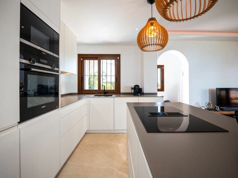 31cf4899f9954ed7aba09a85f5681a1f - 4