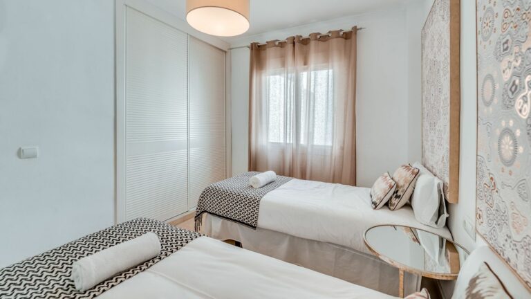 373caafde7799ece79c073935fc47d26 - 15