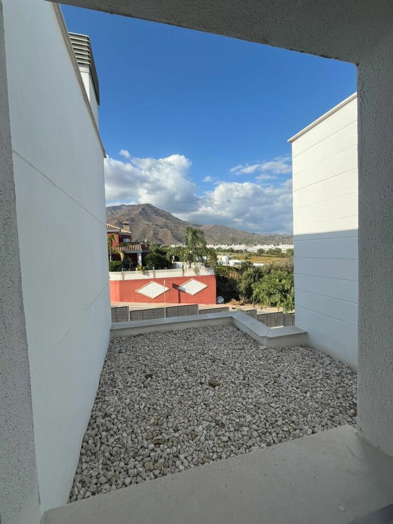 390eefb63eb6a7491ea0c319bbce97ea - 12