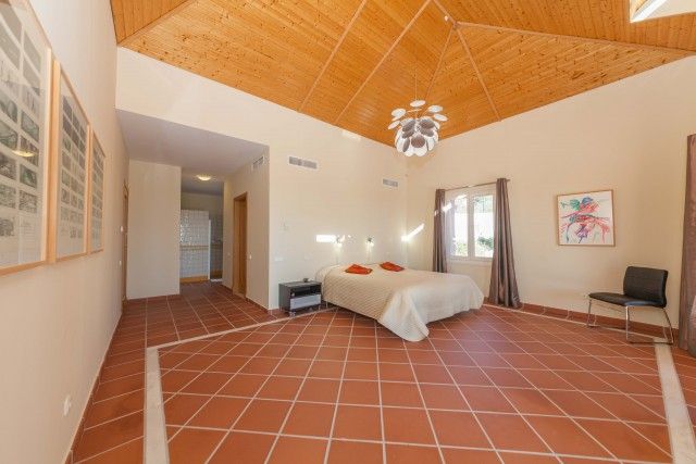 3db2645390c26a33bd710f59cfc7a479 - 13