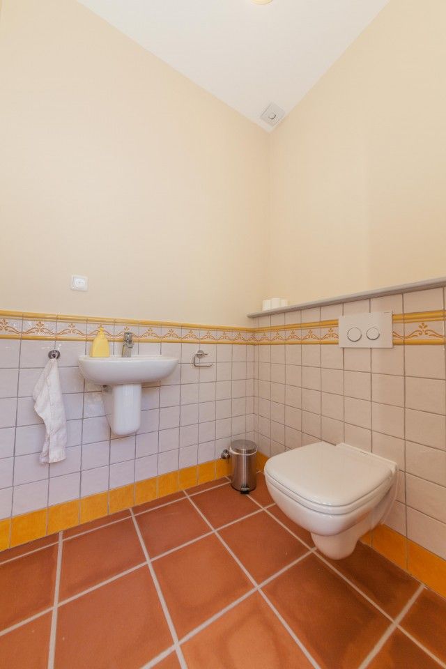 3db2645390c26a33bd710f59cfc7a479 - 16