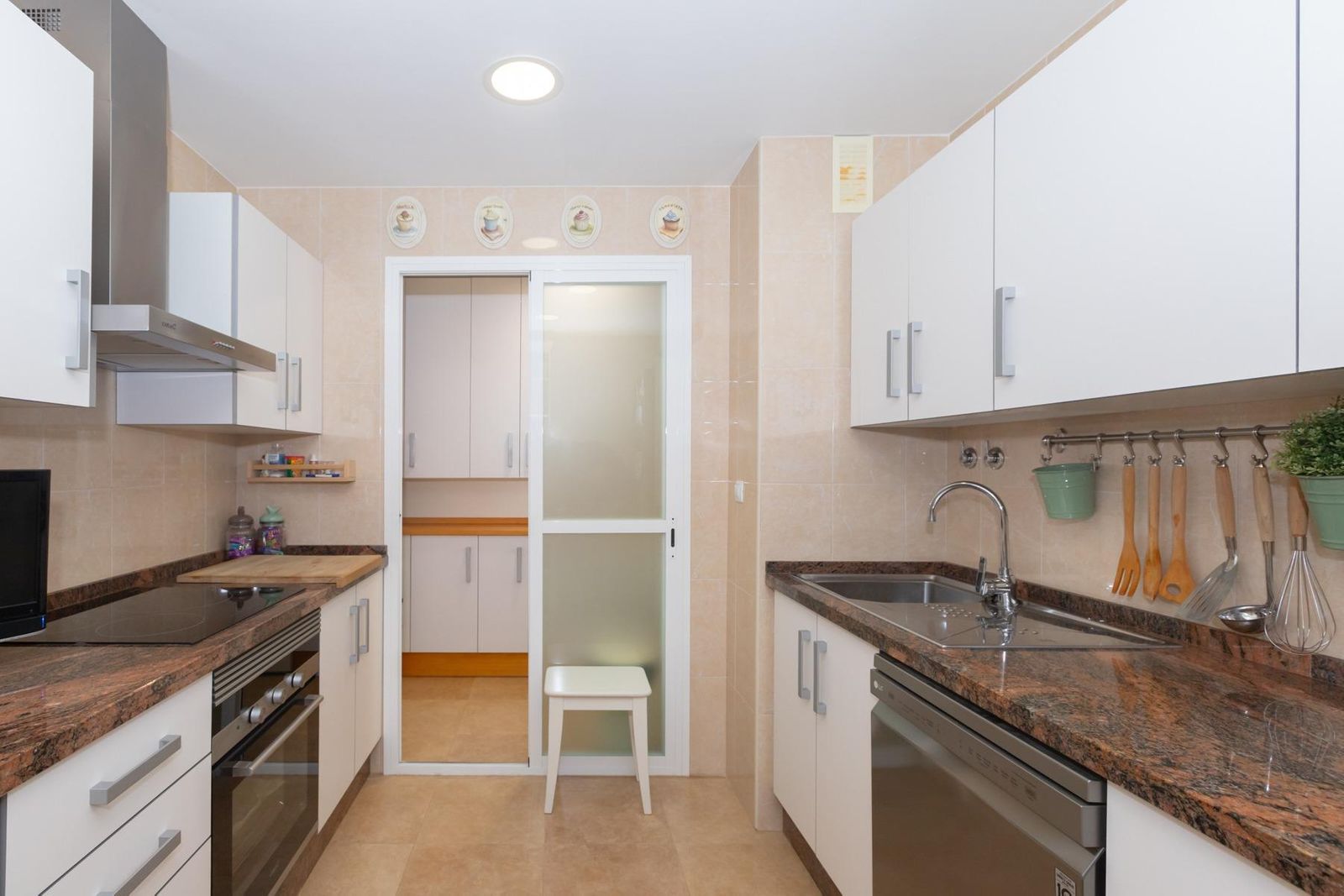 3e8cb46af6efe4a2bf7c864cc8465e8c - 12