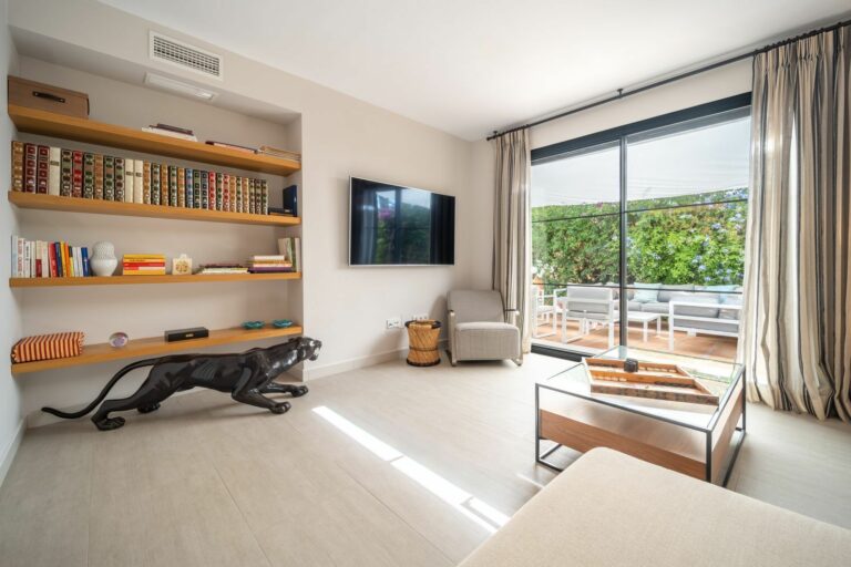 42e9a510567858c381d807a321b942d1 - 8