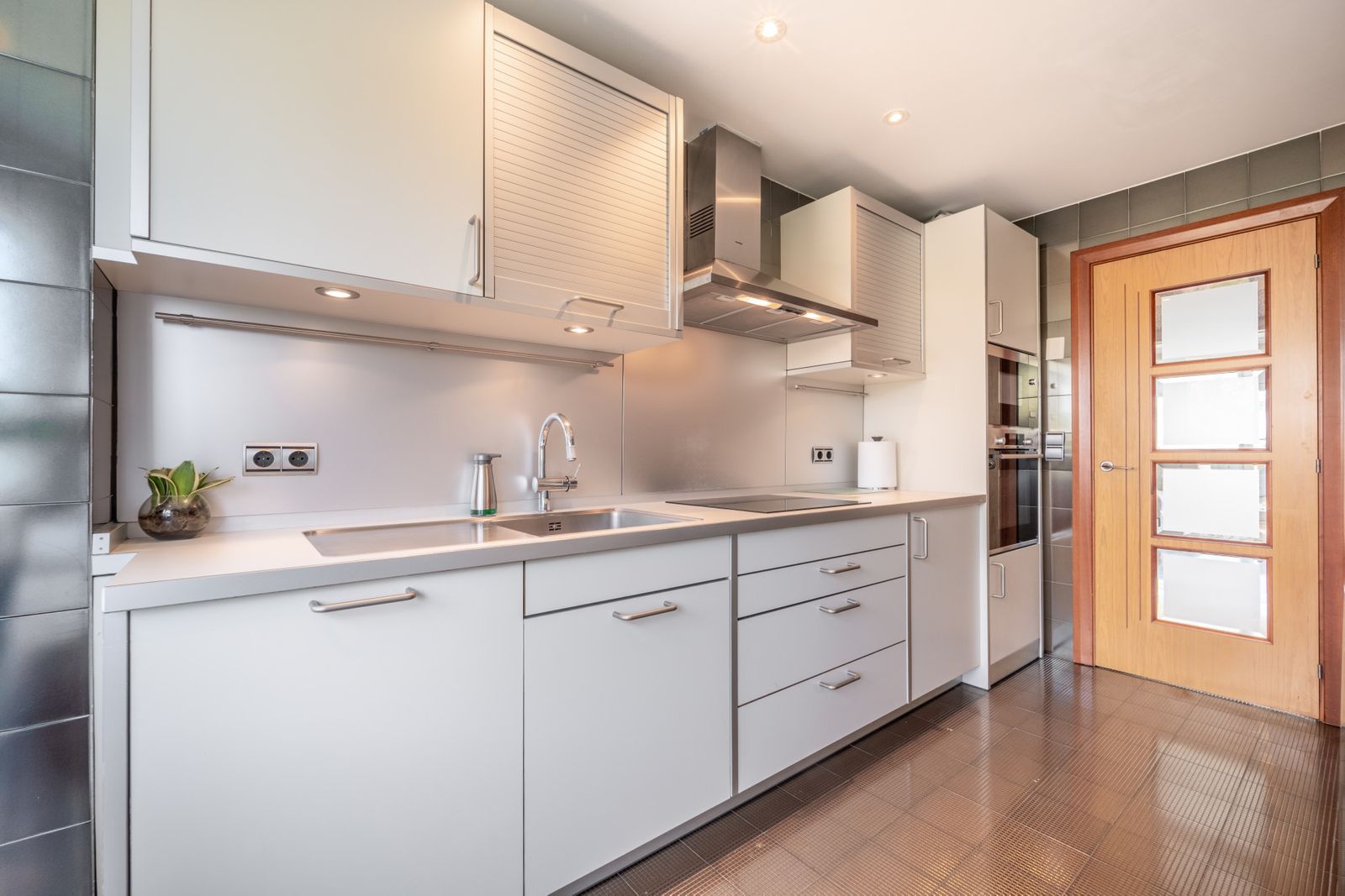 46c0923ad058b799bd807467ab236132 - 16