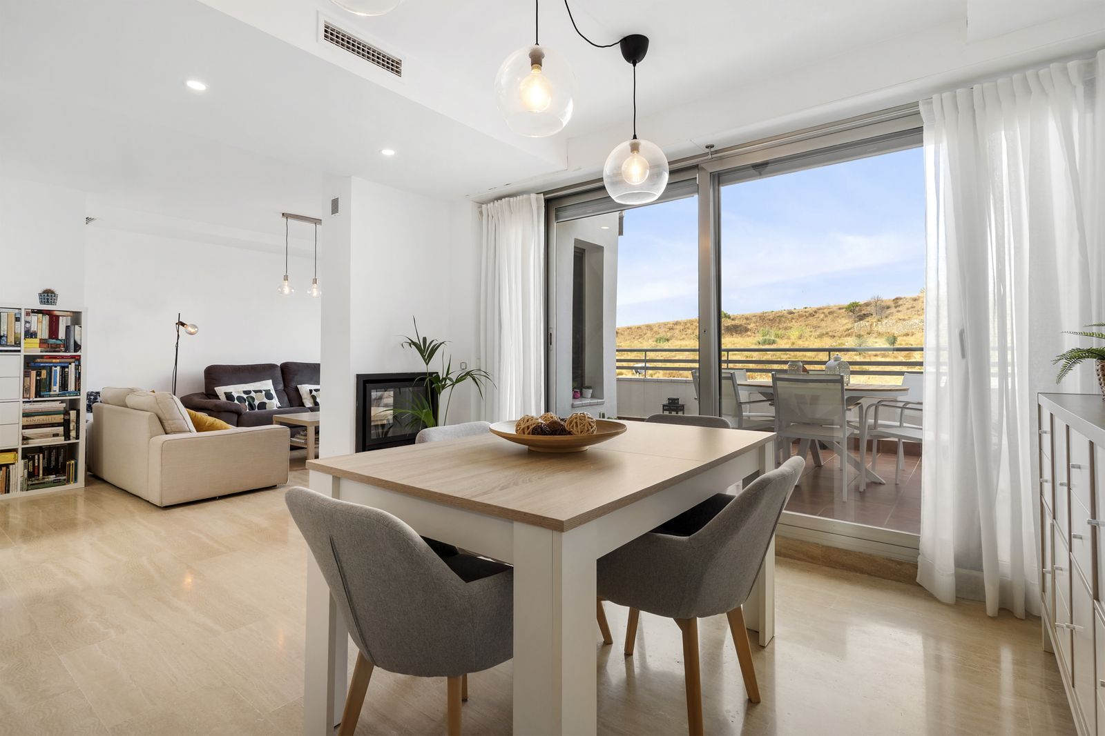 4b7ff21034a5cfcbbcf5d411401b4366 - 2