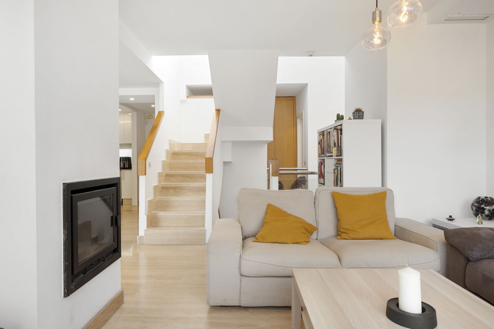 4b7ff21034a5cfcbbcf5d411401b4366 - 5