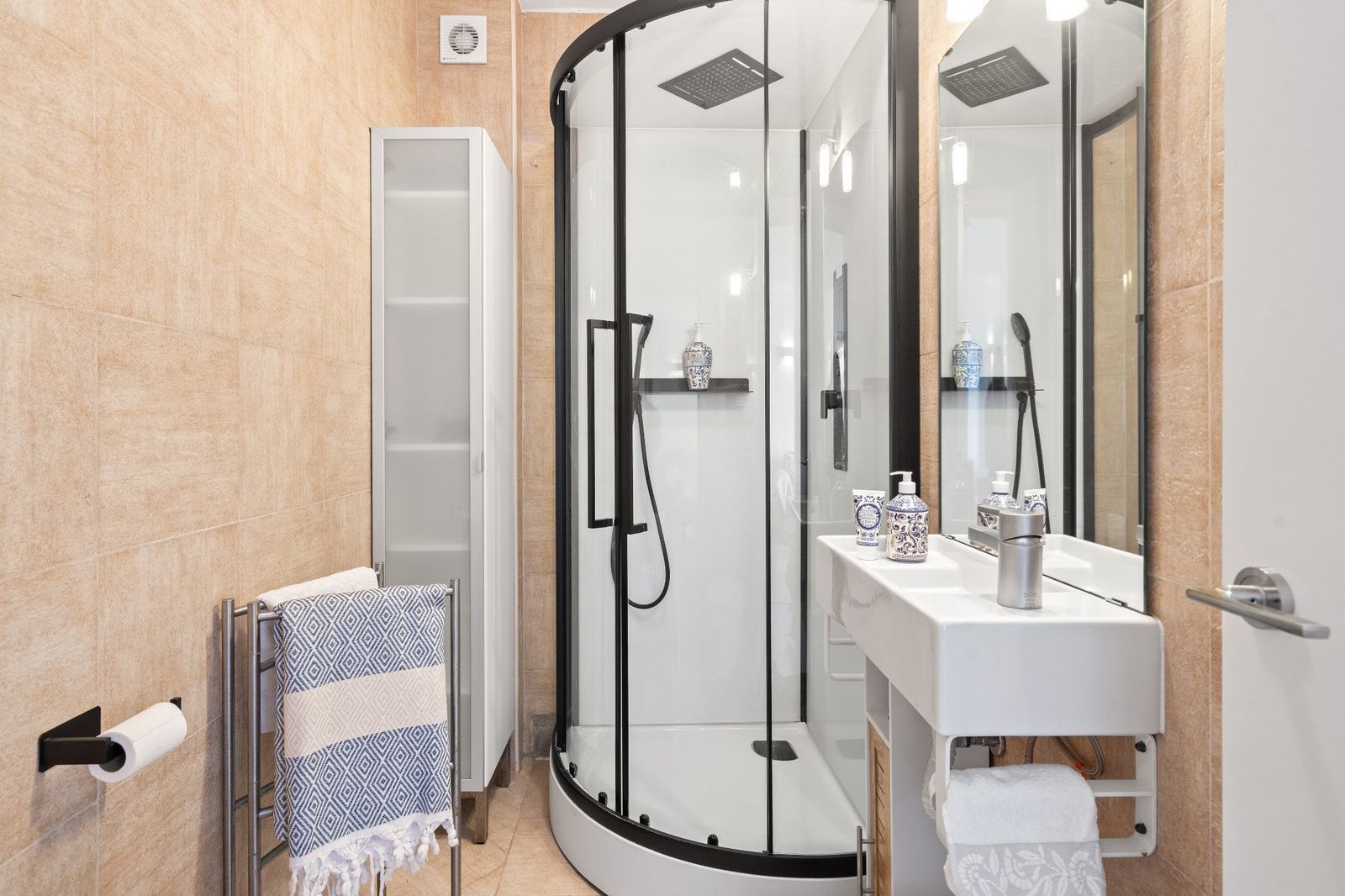 4c5d3c91bd56ba968f511f92ee700187 - 12