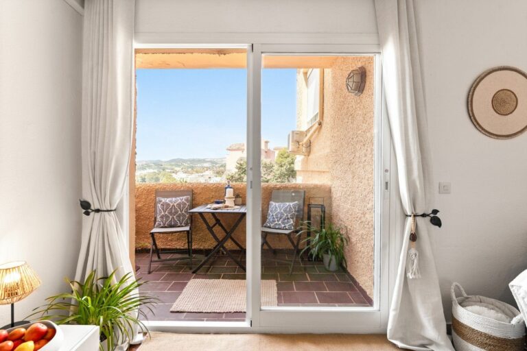 4c5d3c91bd56ba968f511f92ee700187 - 15