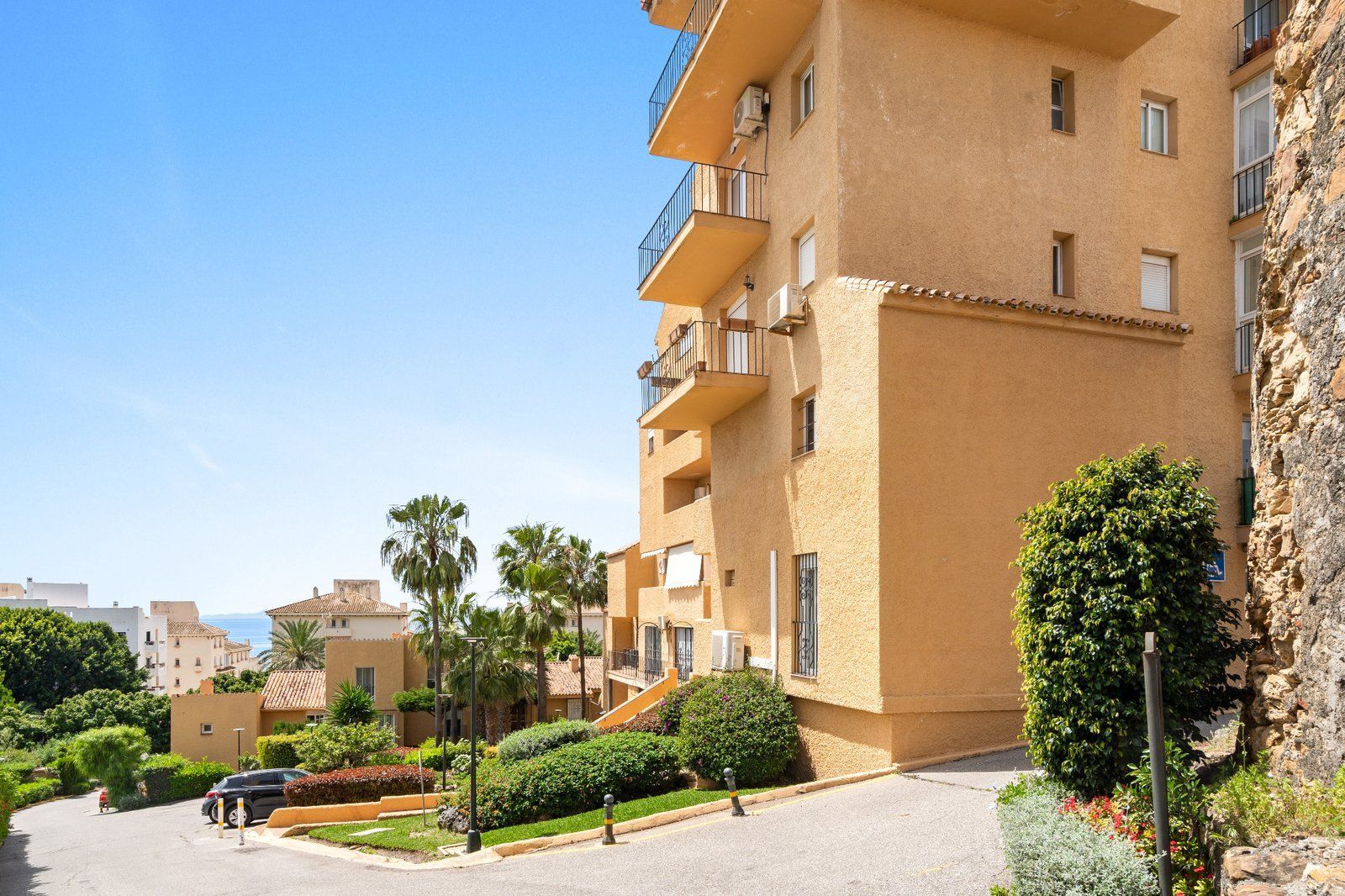 4c5d3c91bd56ba968f511f92ee700187 - 16