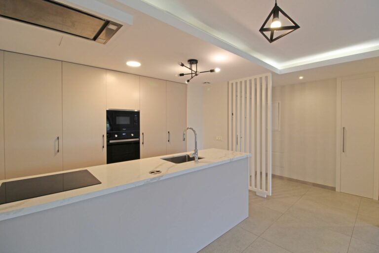 4daa54c67639388e9e39d7958d61707f - 16