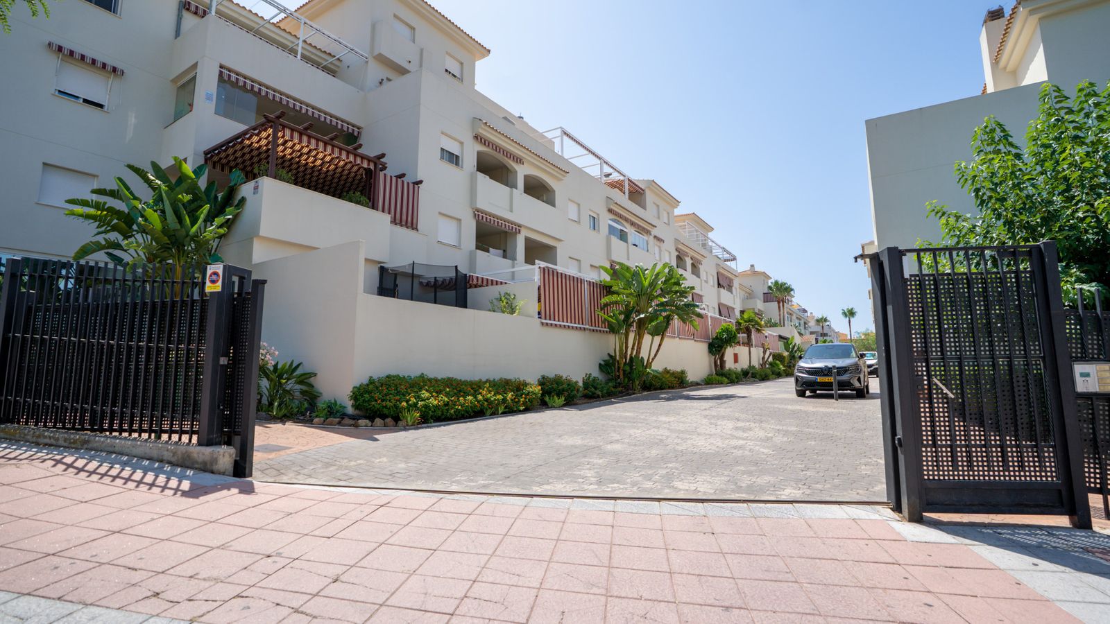 5891c6e36a2ec8b380a32988edf92075 - 15