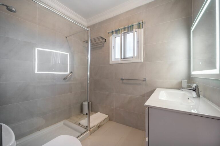 5954d65dbe0b518e5379f1dfe25539e6 - 12